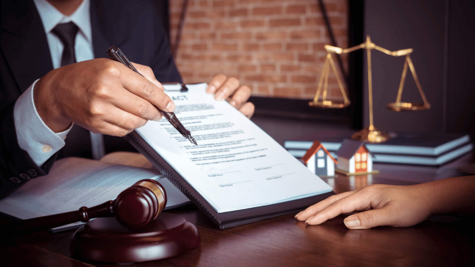 ¿Qué es un abogado de oficio? Descubre su función y cómo puede ayudarte